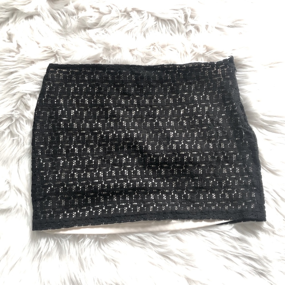 Forever 21 Women Black & Cream Mini Skirt